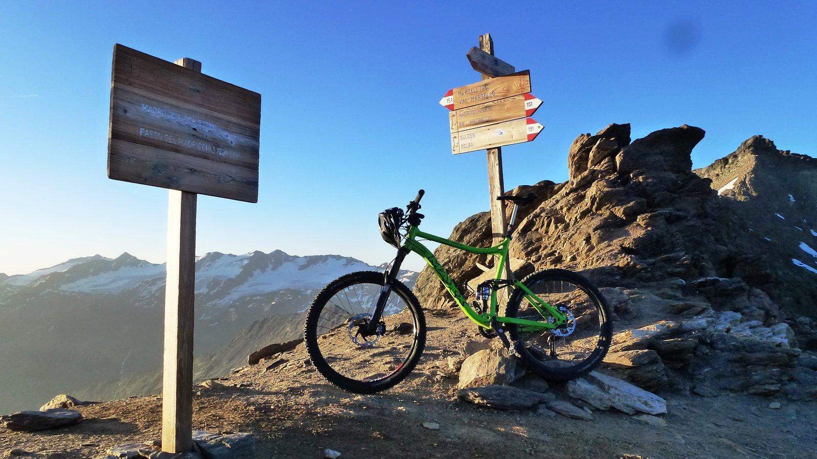 Madritschjoch biking over 3000 meters (auch E-bike)